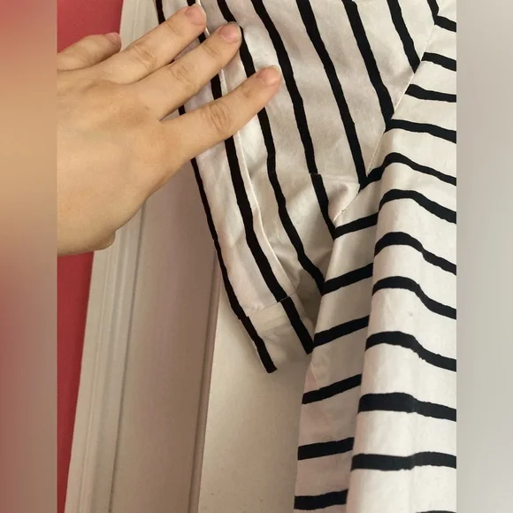 *HP* J. Crew, black and white striped crop top, XL - Picture 7 of 10